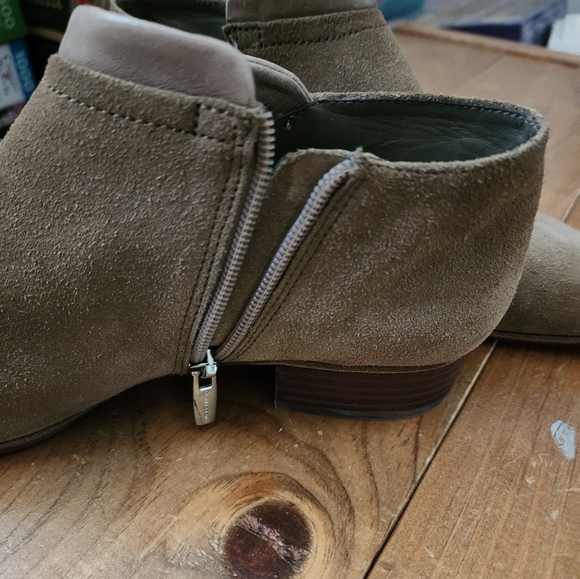 Vince Camuto Size 9 1/2 Jody Ankle Boot - Picture 4 of 9